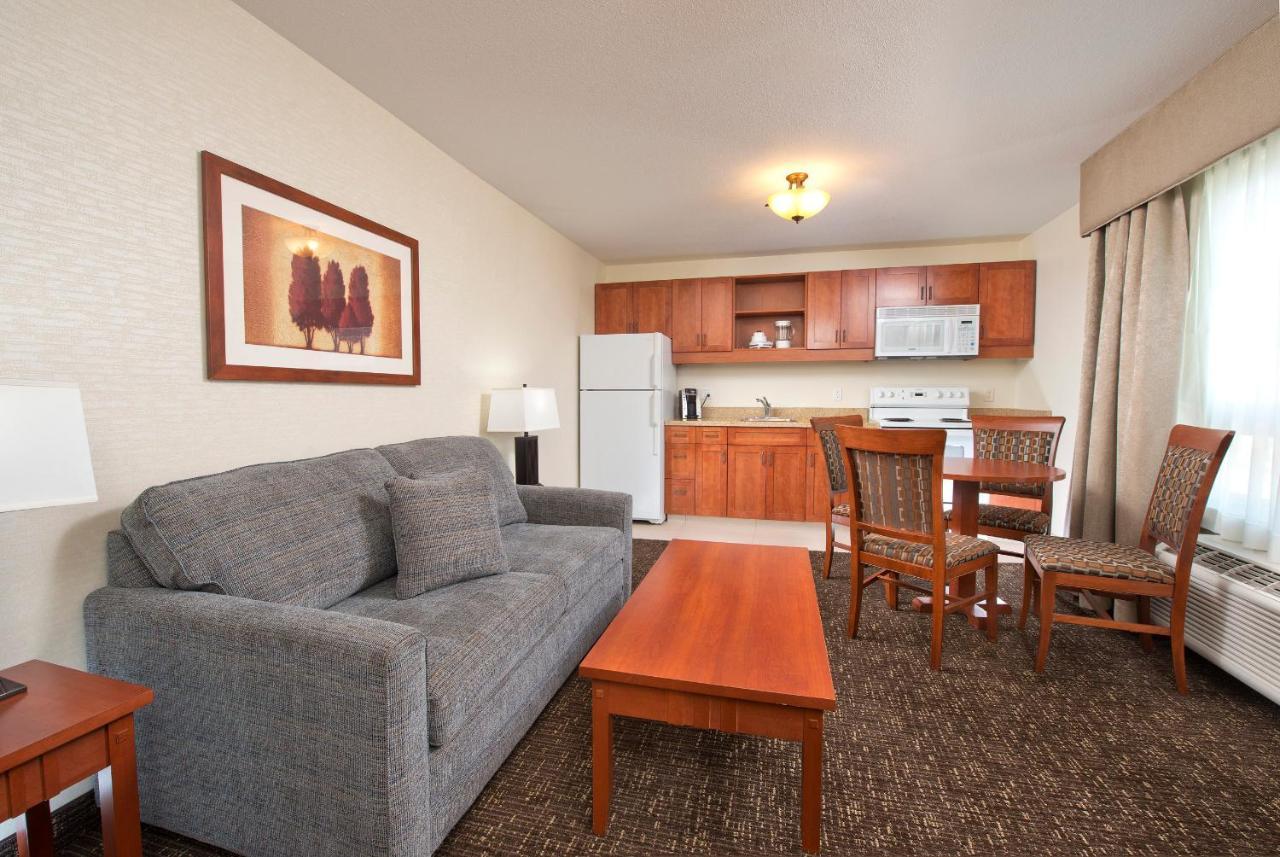 Gold Eagle Lodge North Battleford Dış mekan fotoğraf